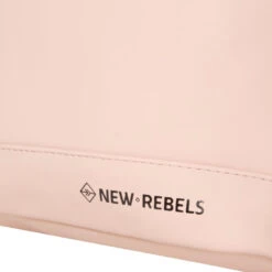 New Rebels Daley Waterproof Rugzak Met Laptopvak 13,3" Pink -Nieuwe Laptoptas new rebels daley waterproof rugzak met laptopvak 133 pink new rebels 323175