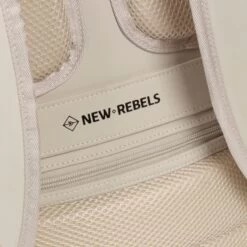 New Rebels Williams Baltimore Waterproof Rolltop Rugzak Laptopvak 15,6'' Beige -Nieuwe Laptoptas new rebels williams baltimore waterproof rolltop rugzak laptopvak 156 beige new rebels 701345