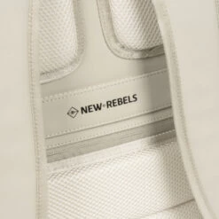 New Rebels Williams Waterproof Rolltop Rugzak Laptopvak 15,6'' Beige -Nieuwe Laptoptas new rebels williams waterproof rolltop rugzak laptopvak 156 beige new rebels 591242